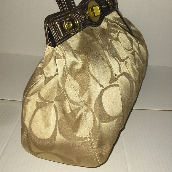 Must See☆Rare☆COACH "Garnet" Large Signature Pleated Sateen Satchel☆2009 - Picture 13 of 16